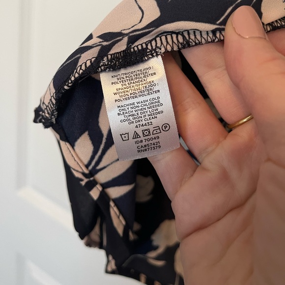 Ann Taylor 474432 Mixed Media Keyhole Tee Size M - Picture 7 of 11